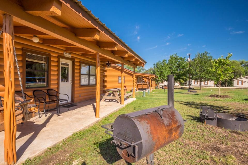 River Bluff Cabins Rio Frio 外观 照片