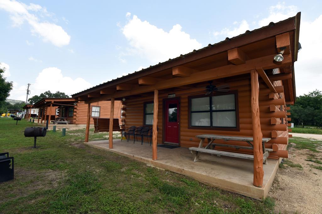 River Bluff Cabins Rio Frio 外观 照片