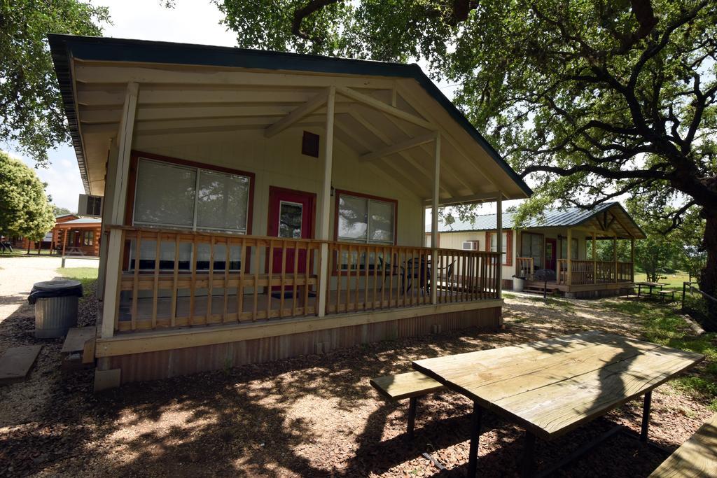 River Bluff Cabins Rio Frio 外观 照片