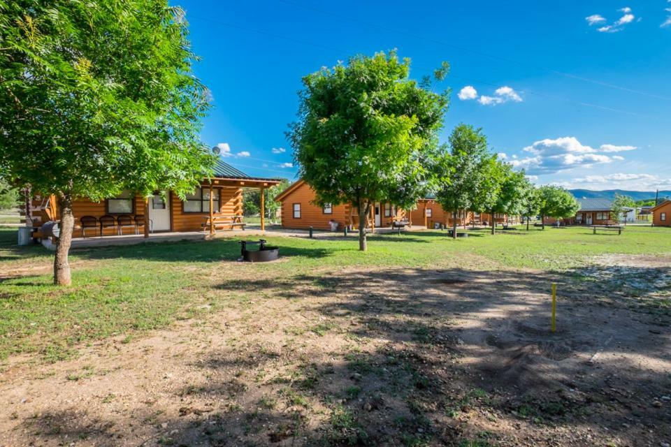 River Bluff Cabins Rio Frio 外观 照片